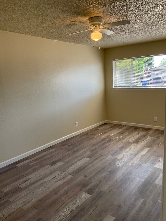 Building Photo - APPLY NOW!!!!