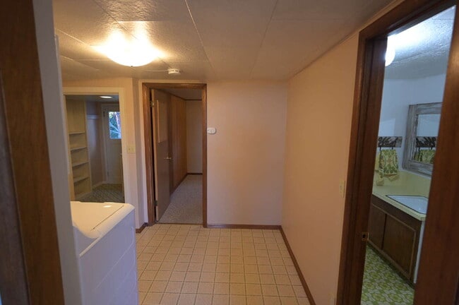 Building Photo - 2 bed 1 bath in a country setting