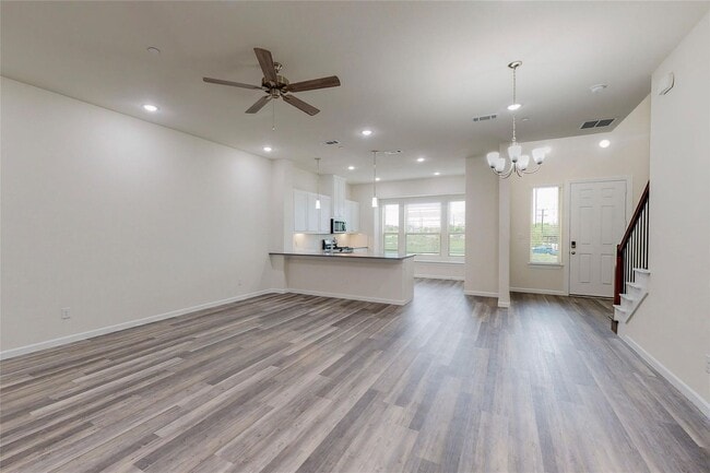 Building Photo - 4 Bed 3 Bath Luxurious Townhome in Frisco!