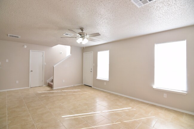 Building Photo - 2212 Jay Dr