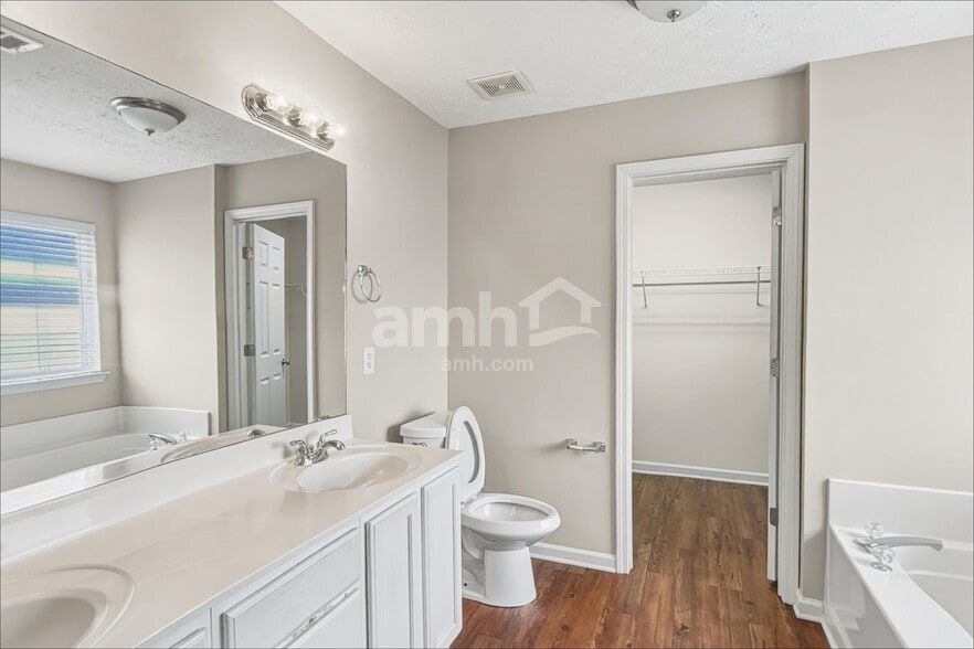 Building Photo - 247 Rockingham Dr