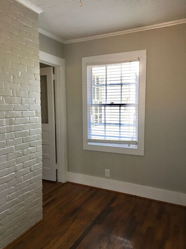 Building Photo - Forest Acres