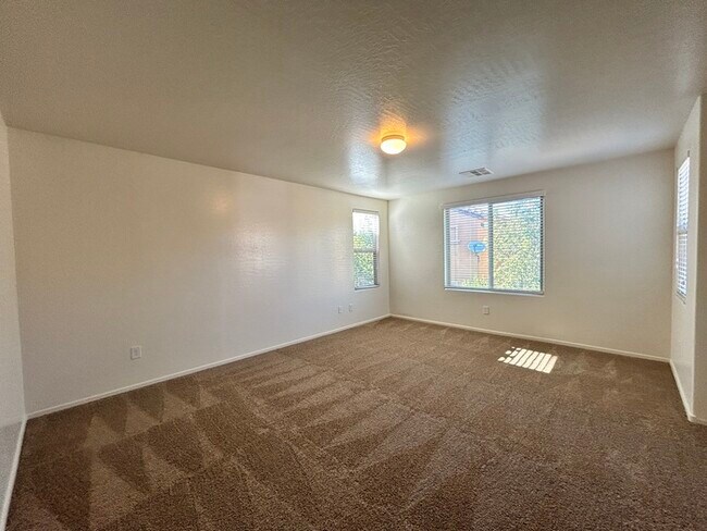Building Photo - Carry Over Showing: This property has been...