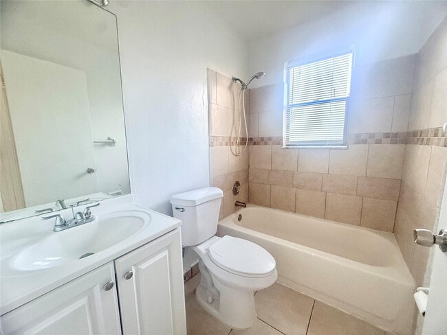 Building Photo - 11650 NW 23rd Ct