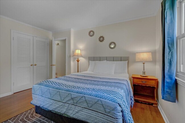 Building Photo - 102A White Oak Dr