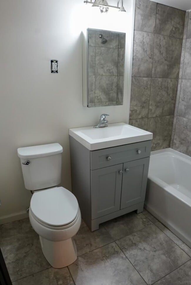 Building Photo - Luxury 2 bed 2 bath, amazing Southside loc...