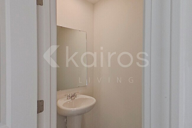 Building Photo - 124 Glory Dr