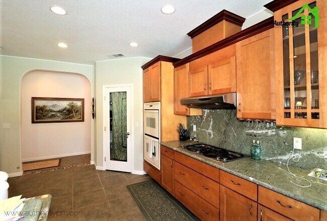 Building Photo - 14270 Quail Springs Rd