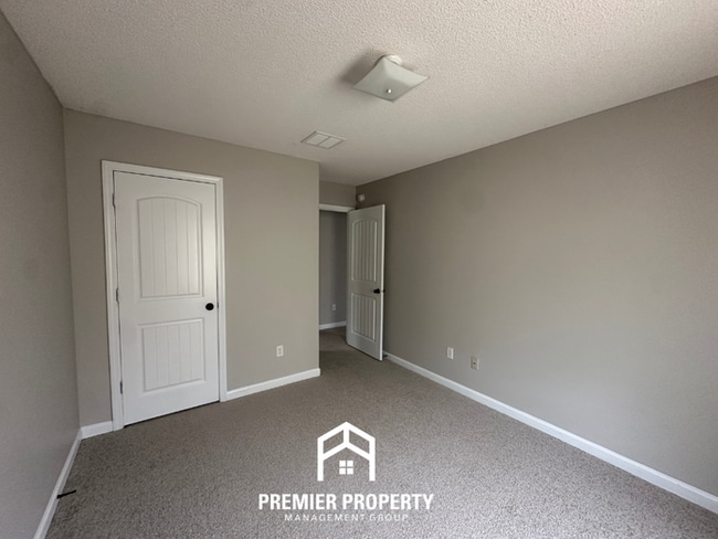 Building Photo - 2280 Southern Woods Dr