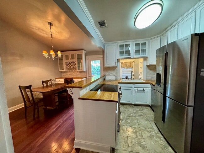 Building Photo - Great 3 Bed 2 Bath Home in Seminole Heights