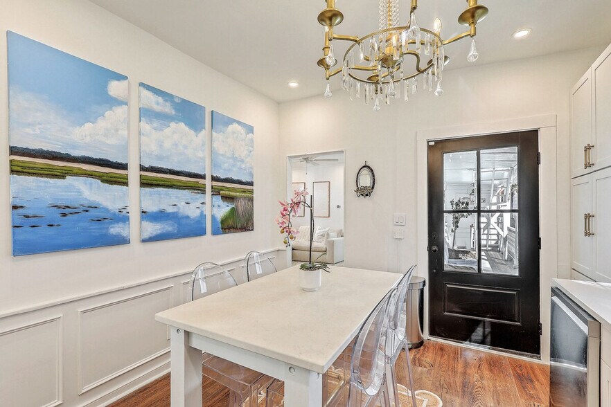 Building Photo - 38 Bogard St