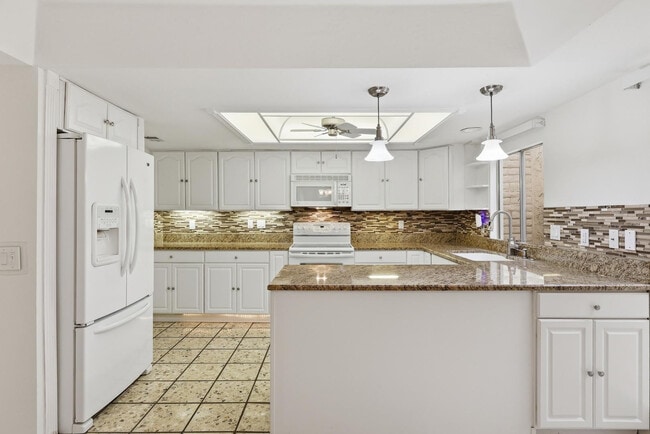 Building Photo - 7814 E MacKenzie Dr