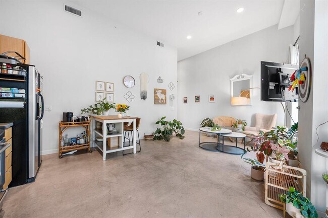 Building Photo - 507 Sabine St