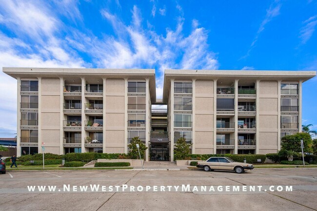 Building Photo - Expansive La Jolla Village 2 Bedroom at De...