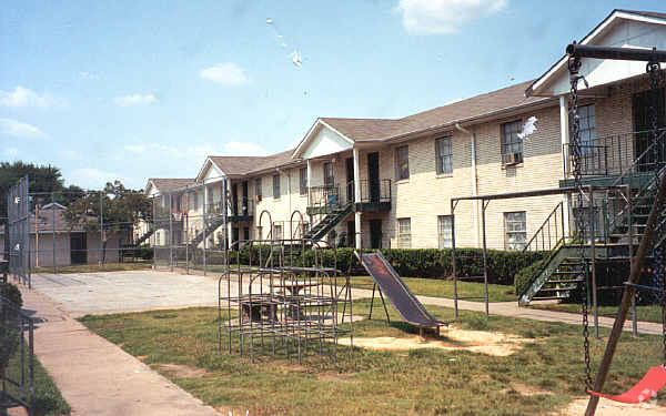 Building Photo - Celtic Apartments