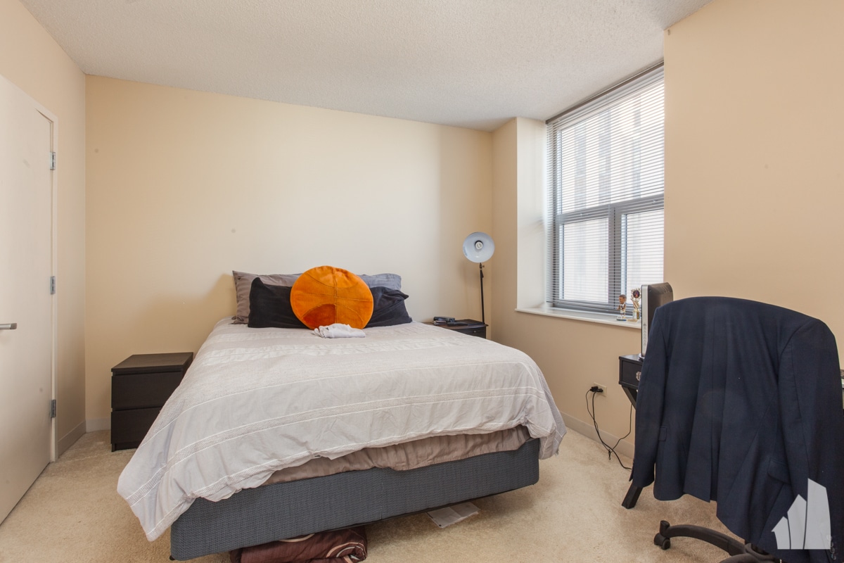 Building Photo - 222 N Columbus Dr