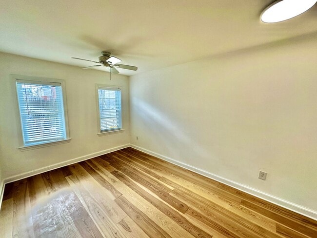 Building Photo - Captivating Capitol Hill Barracks Row Renovated 2 Bedroom Apt w/ Parking & Patio