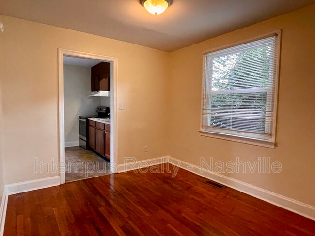 Building Photo - 1003 39th Ave N