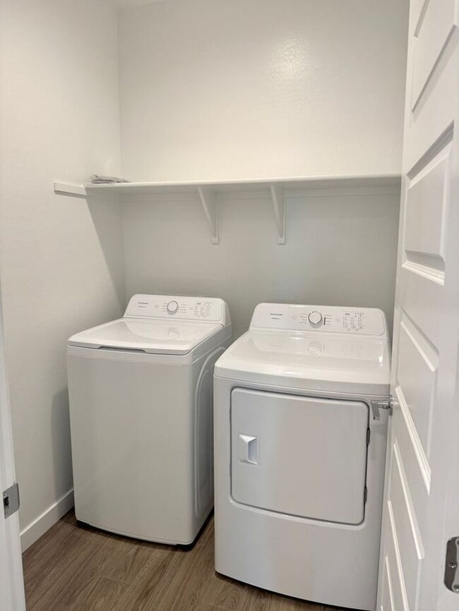 Building Photo - MOVE IN SPECIALS!! New 5-Bedroom Home in P...