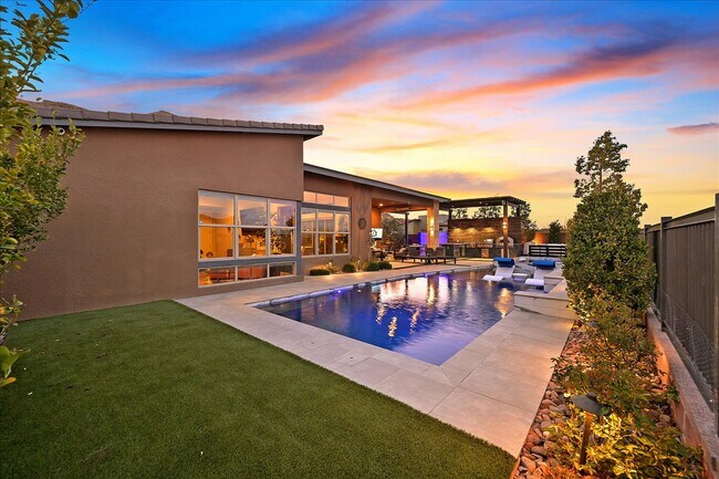 Building Photo - 6690 Interstellar St