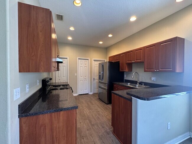 Building Photo - Charming 3-Bedroom Home with Modern Update...