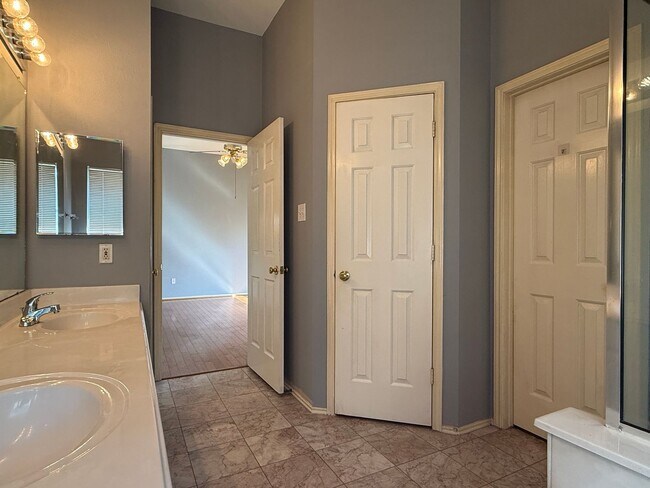 Building Photo - Room to Roam in Atascocita Park!