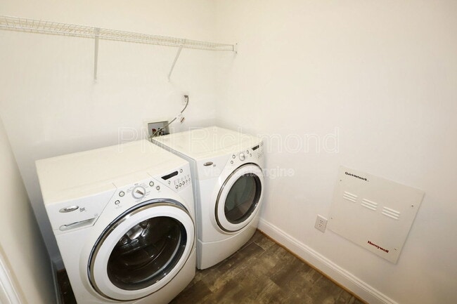 Building Photo - 728 S Pine St