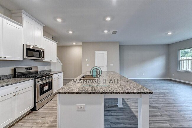 Building Photo - Beautiful 3 Bedroom Townhome in Buford Sch...