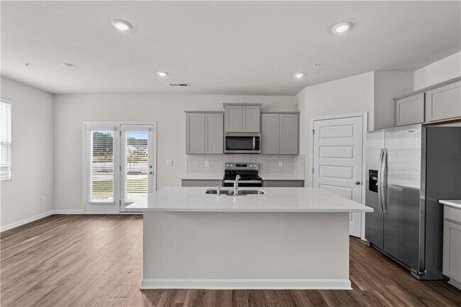 Building Photo - 334 Sound Cir