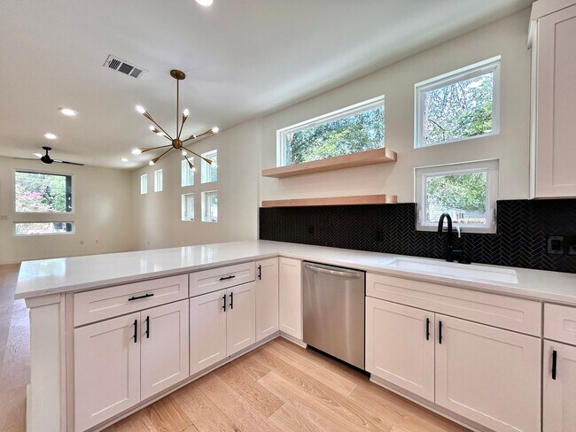 Building Photo - 1403 Cometa St