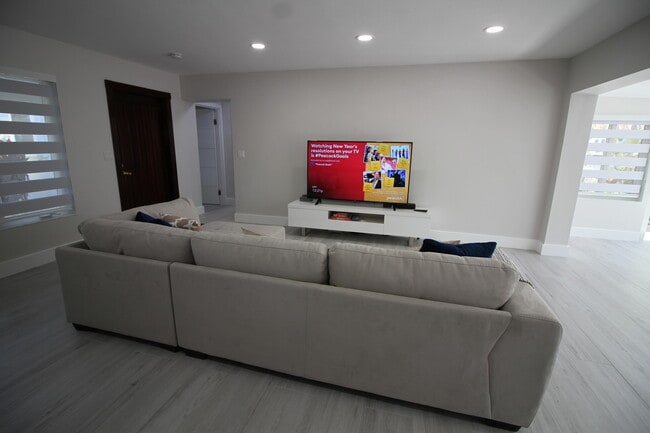 Building Photo - 2548 SE 14th St