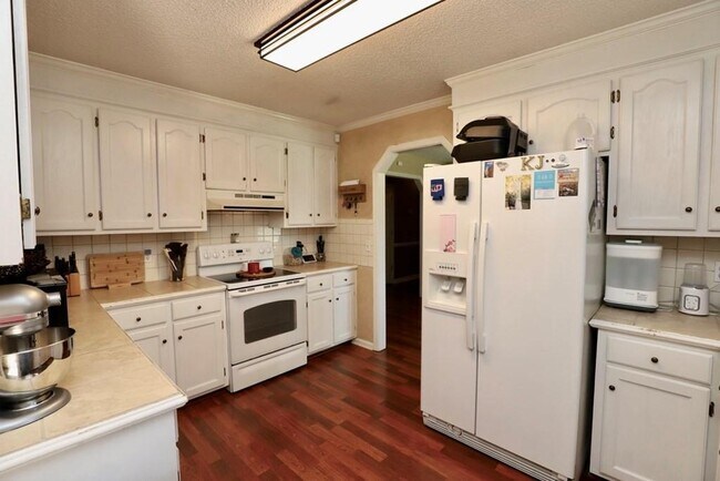 Building Photo - 2415 Edmunds Dr