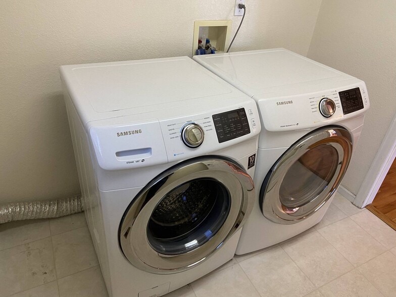 Building Photo - 13648 Parkview Pl