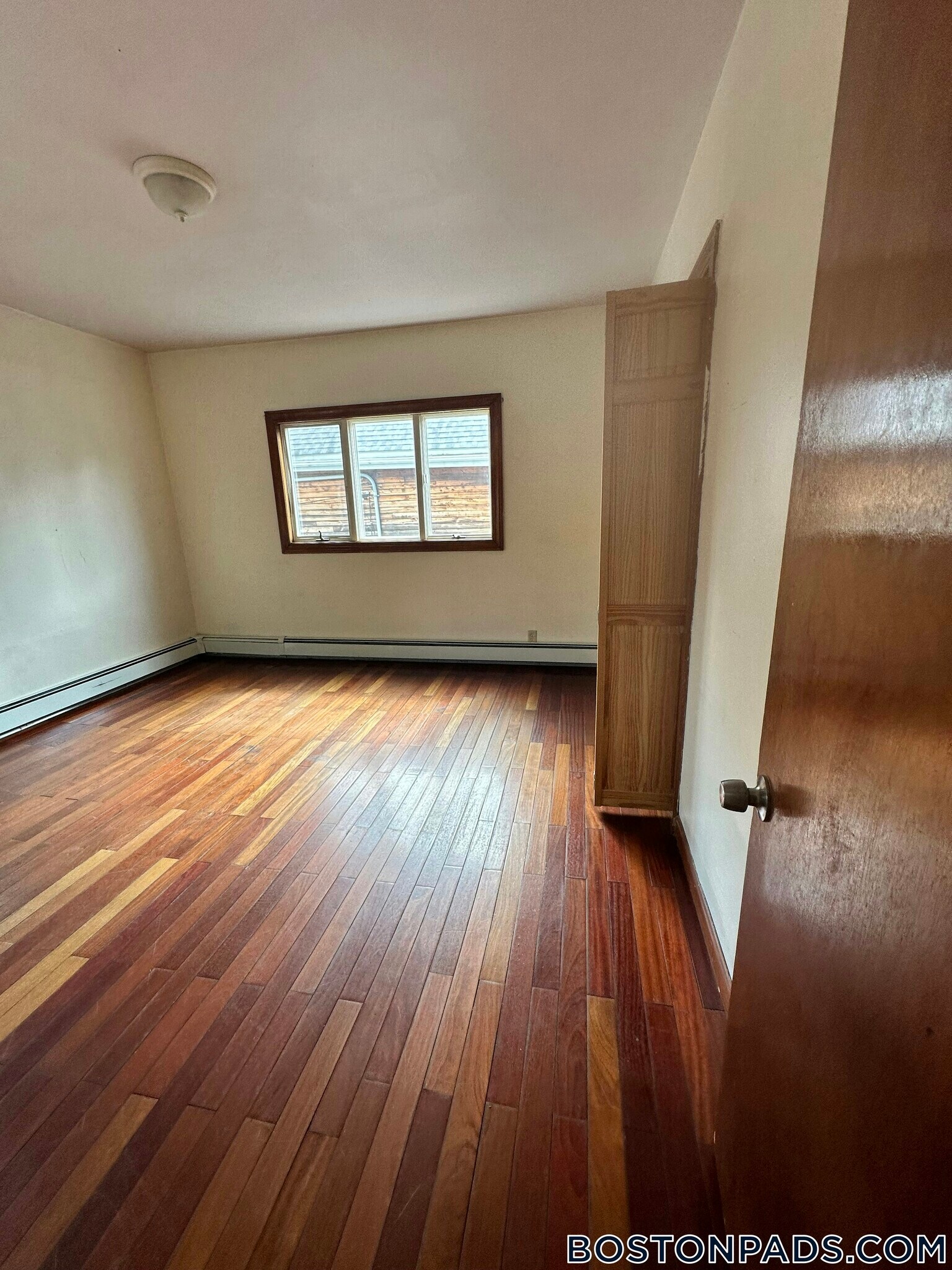 Building Photo - 569 Main St