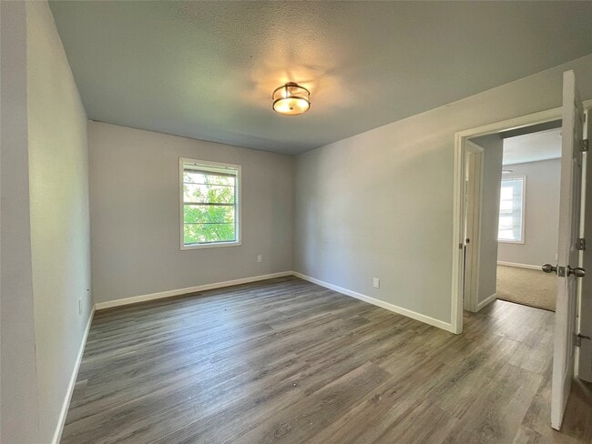 Building Photo - 150 Huisache St