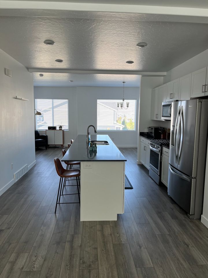 Building Photo - 1112 E Hatch Row