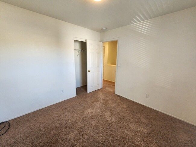 Building Photo - Great 2 Story Home in the SouthWest