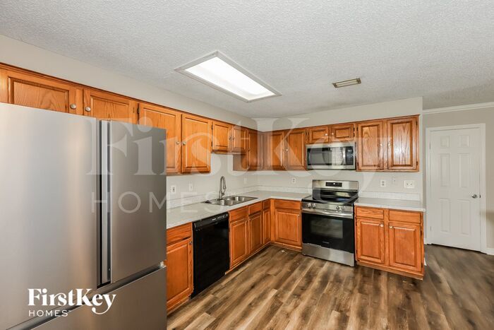 Building Photo - 1523 Stratford Dr