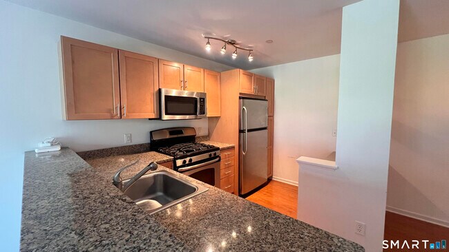 Building Photo - 26 School House Dr