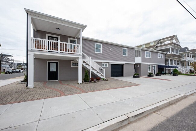 Building Photo - 1142 Simpson Ave