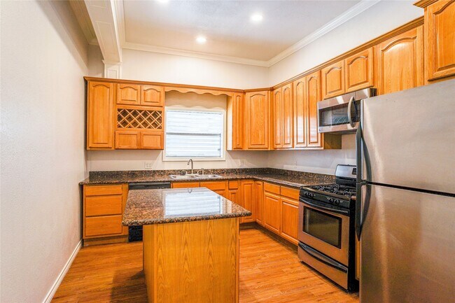 Building Photo - 1412 Postoffice St