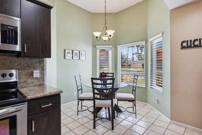 Building Photo - 651 Vista Lago Cir N