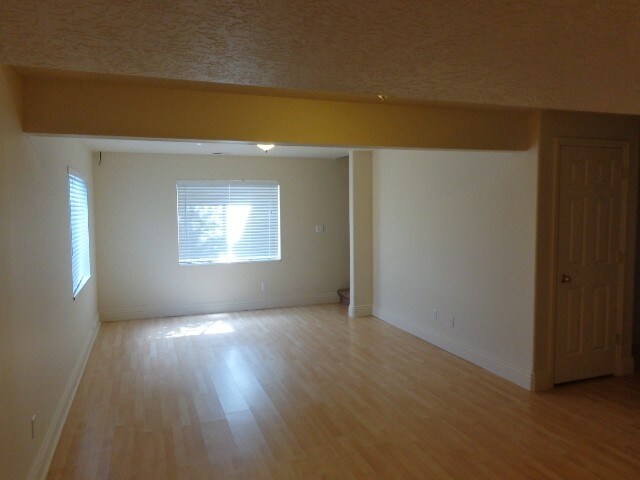 Building Photo - 651 Saddlebrook Dr