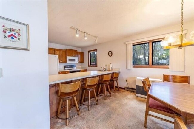 Building Photo - 15 Manor Estates Dr