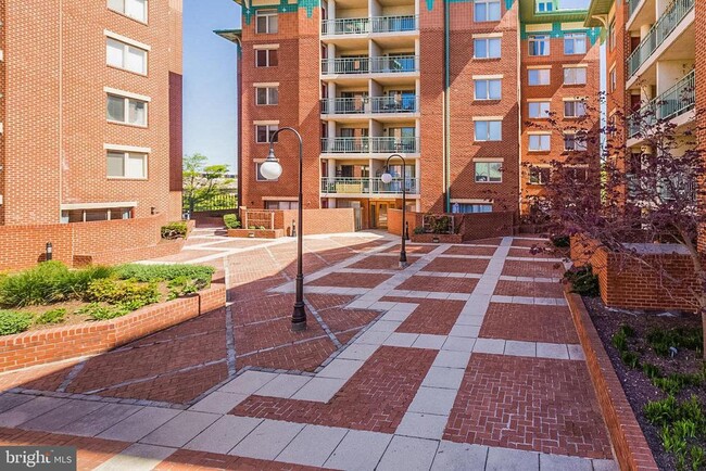 Building Photo - 545 E Braddock Rd