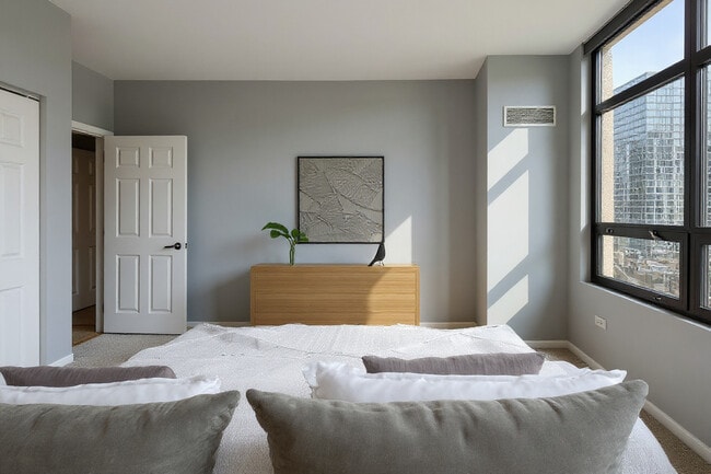 Building Photo - 1255 S State St