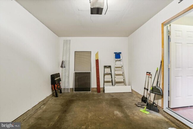 Building Photo - 152 Fieldstone Ct