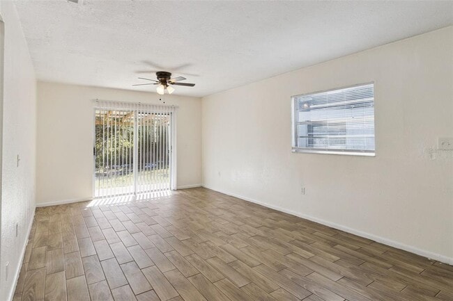 Building Photo - 1336 Fairway Dr