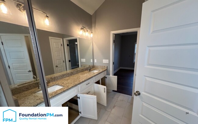 Building Photo - 9978 Messana St