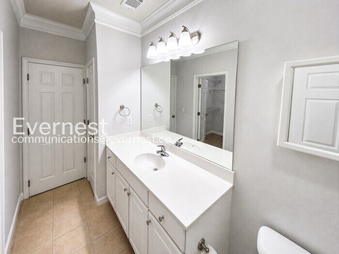 Building Photo - 1850 Cotillion Dr